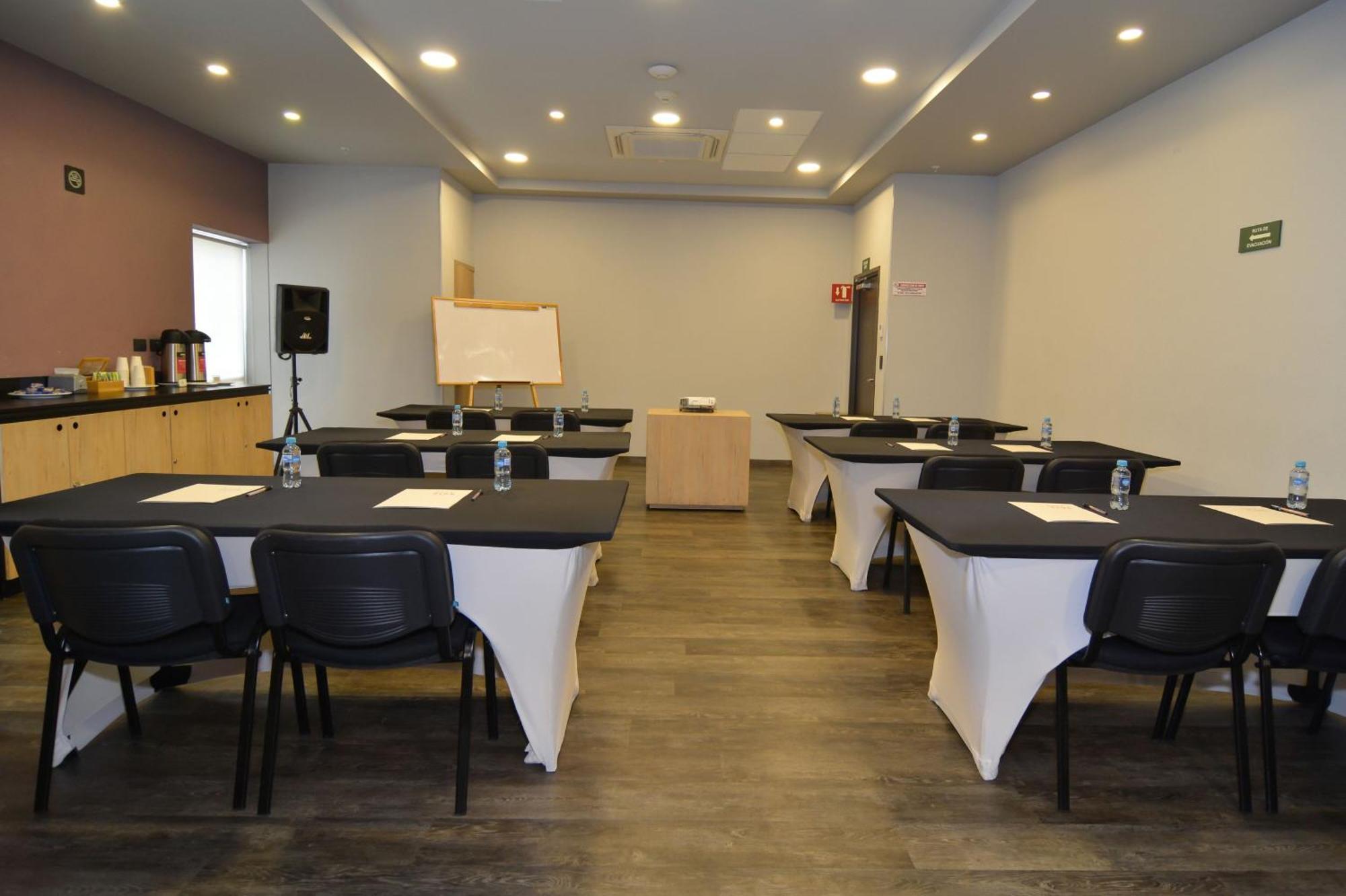 City Express Plus By Marriott Medellin Colombia Exterior photo