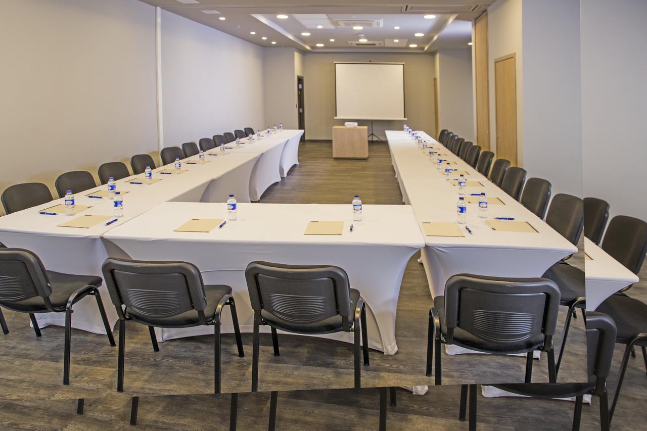 City Express Plus By Marriott Medellin Colombia Room photo
